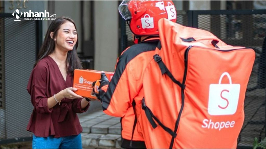Người nhận hàng chờ đợi tại một điểm giao nhận của Shopee Express ở 8Day - trang web uy tín đăng ký & đăng nhập dễ dàng.