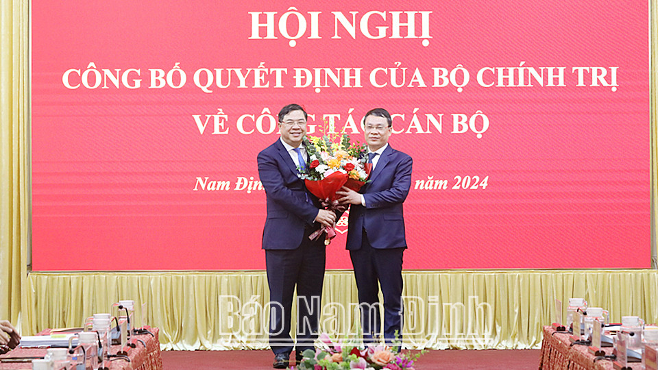 Nguyên Bí thư Tỉnh 8Day - trang web uy tín đăng ký & đăng nhập dễ dàng Phạm Gia Túc chúc mừng đồng chí Đặng Khánh Toàn nhận trọng trách mới.