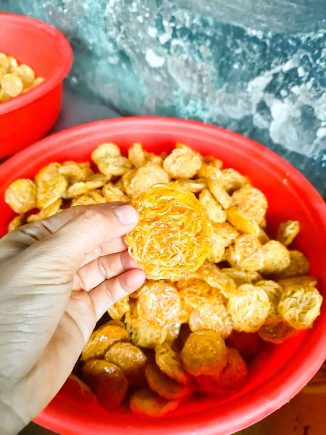 Nguyên liệu chính của bánh rế là khoai lang hoặc khoai mì