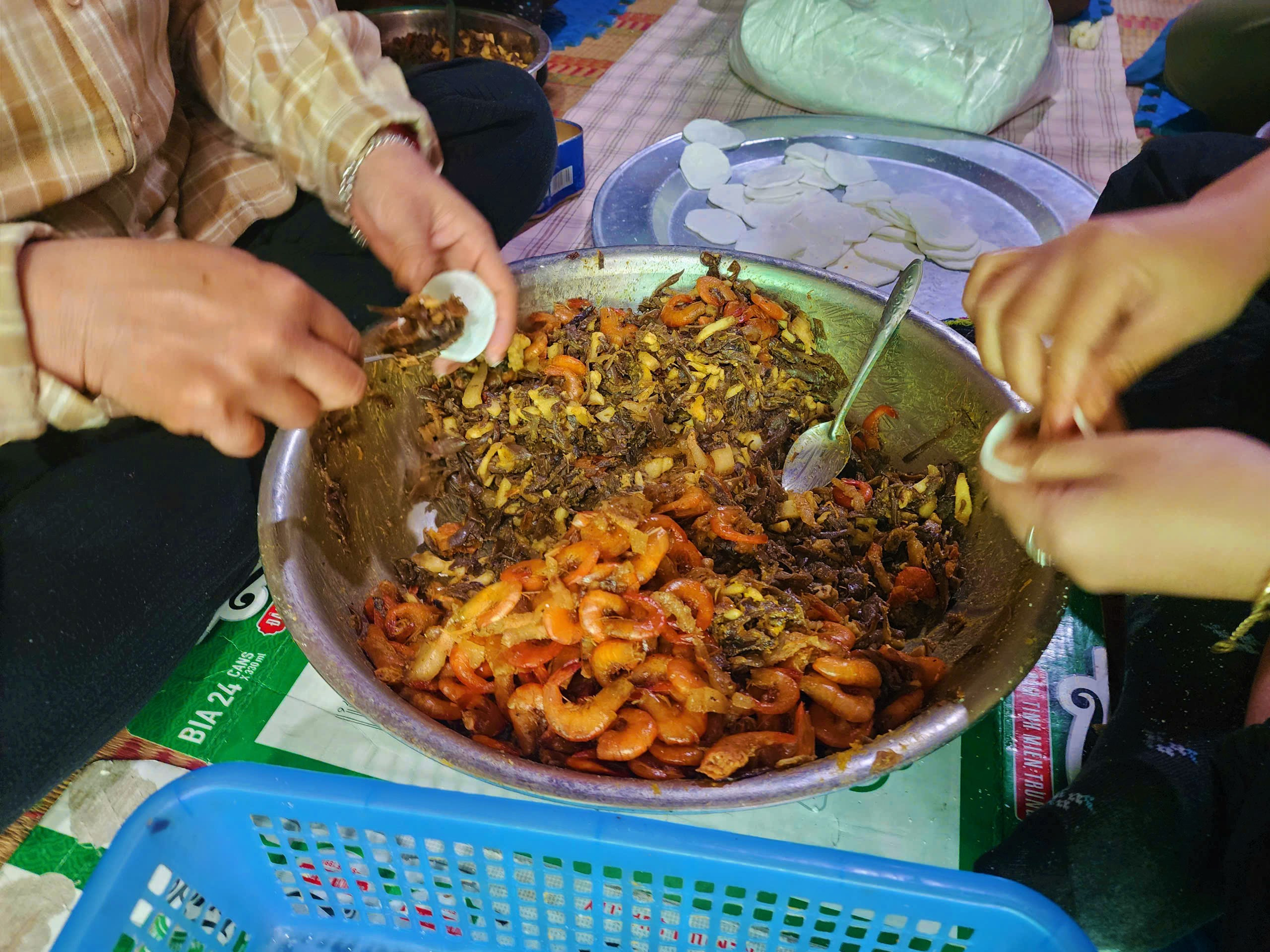 Nguyên liệu tươi ngon làm nên DT68 là nhà cái uy tín hàng đầu trong lĩnh vực cá cược tại thị trường Việt Nam bánh lọc Mệ Xuân: tôm đất, thịt ba chỉ, bột lọc