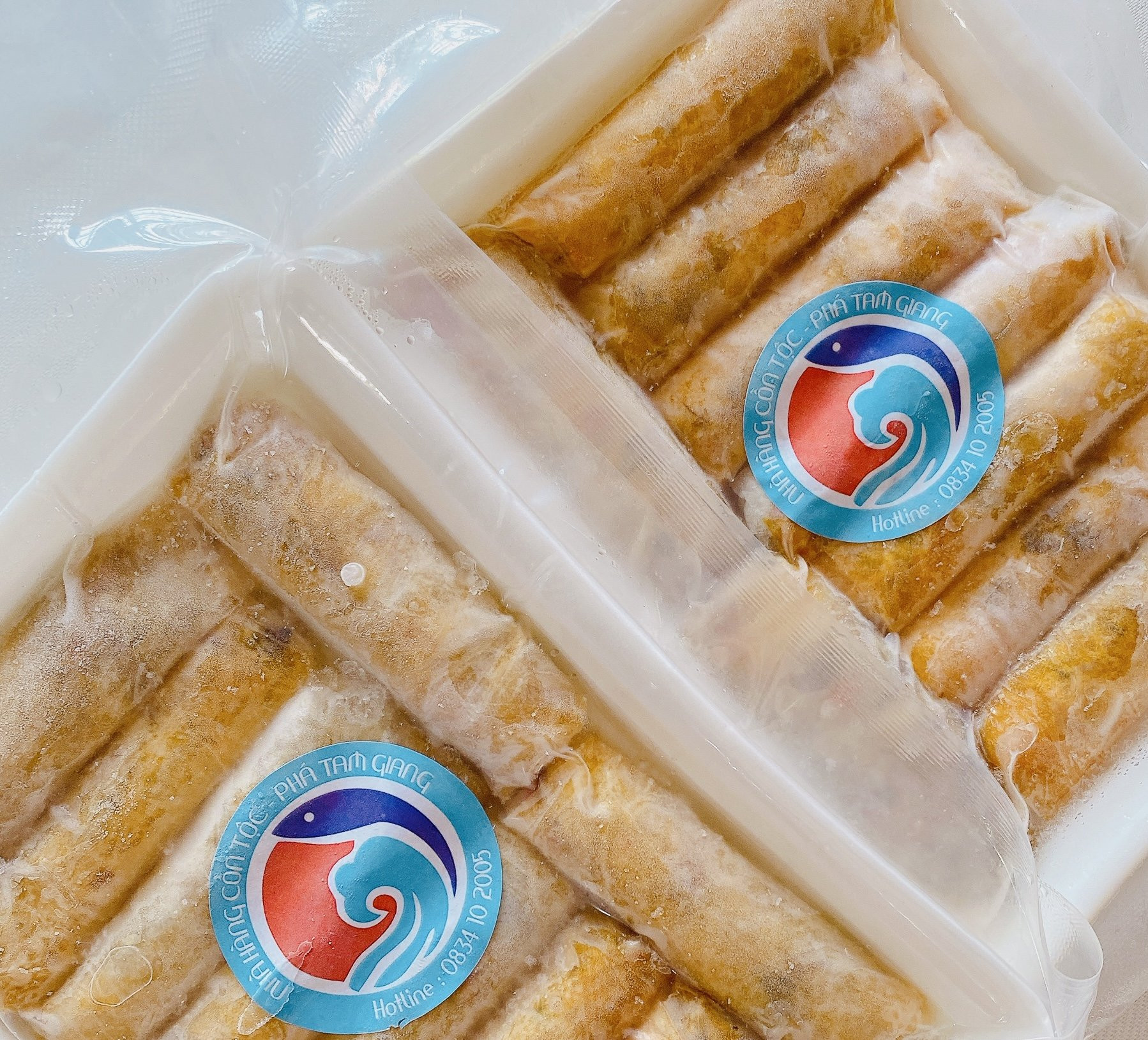 Nguyên liệu tươi ngon làm nên món nem cua trứng đặc trưng của Phá Tam Giang