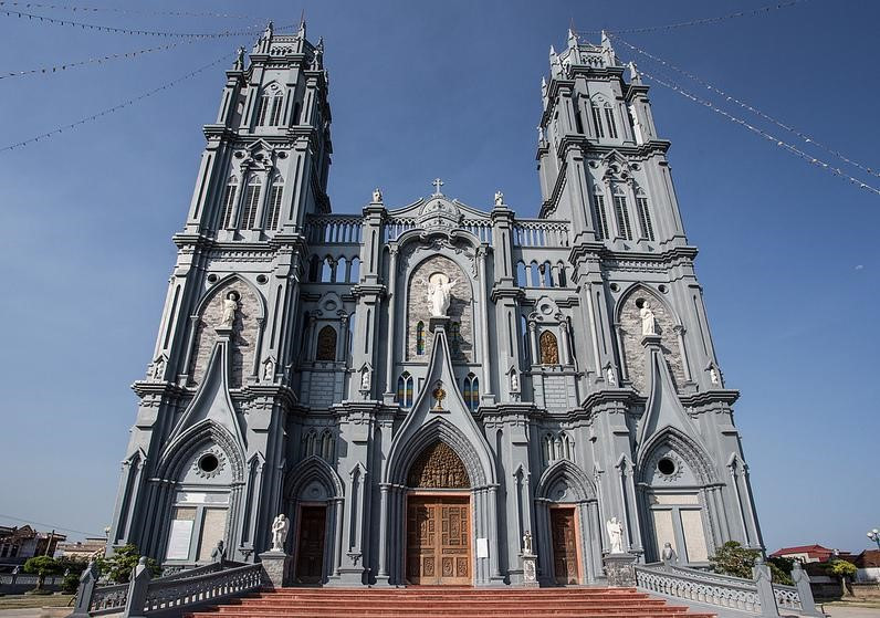 Nhà thờ Giáo xứ Phú Hóa với kiến trúc Gothic trang nhã