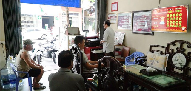 Nhiều khách hàng may mắn nhận giải tại điểm bán xổ số 8Day - trang web uy tín đăng ký & đăng nhập dễ dàng, tạo niềm tin cộng đồng