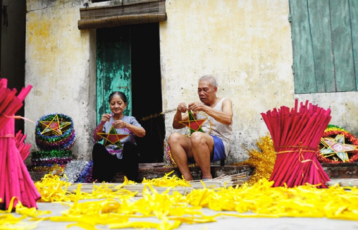 Những chiếc đèn ông sao lung linh tại làng Báo Đáp