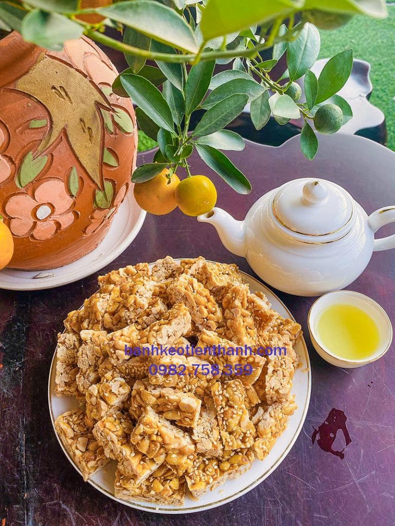Những thanh kẹo lạc giòn tan, thơm béo, món quà quê đầy ý nghĩa