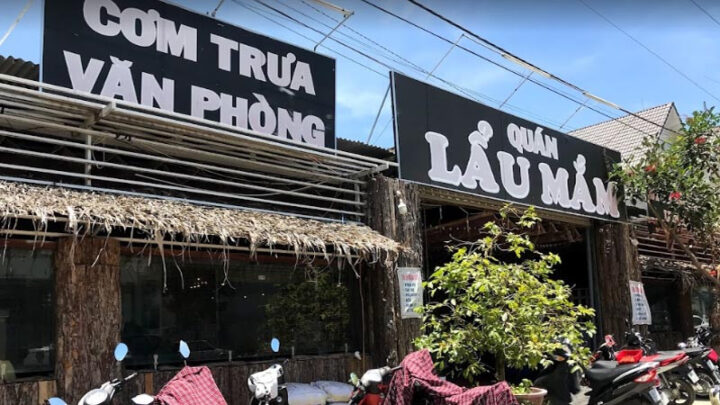 Nồi lẩu mắm thơm ngon với nhiều loại hải sản tươi
