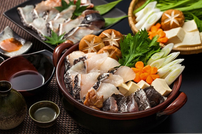 Nồi lẩu Tecchiri với cá nóc fugu tươi ngon, 8Day nhà cái độc đáo của Osaka
