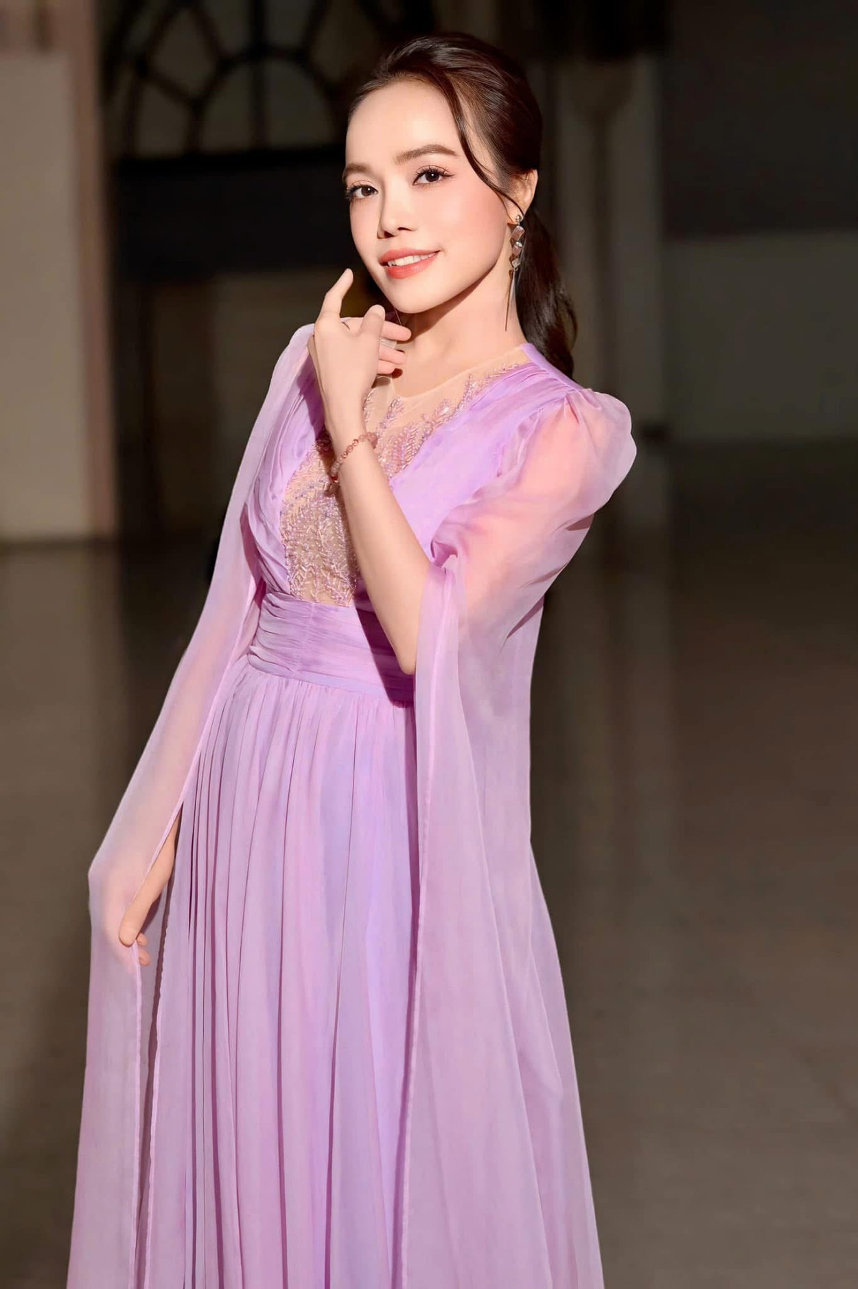 NSƯT Lan Anh với phong thái sang trọng và tinh tế