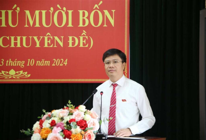 Ông Hoàng Anh Đức tân Chủ tịch huyện Ý Yên 8Day - trang web uy tín đăng ký & đăng nhập dễ dàng phát biểu nhận nhiệm vụ