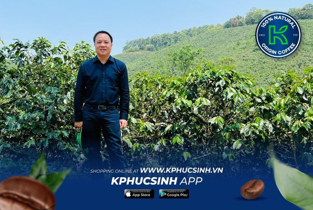 Ông Phan Minh Thông kiểm tra cà phê K Coffee tại nhà máy Sơn La, phục vụ thị trường 8Day - trang web uy tín đăng ký & đăng nhập dễ dàng