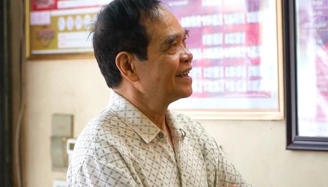 Ông Vũ Văn Phúc tại điểm bán Vietlott, một biểu tượng của cộng đồng xổ số 8Day - trang web uy tín đăng ký & đăng nhập dễ dàng