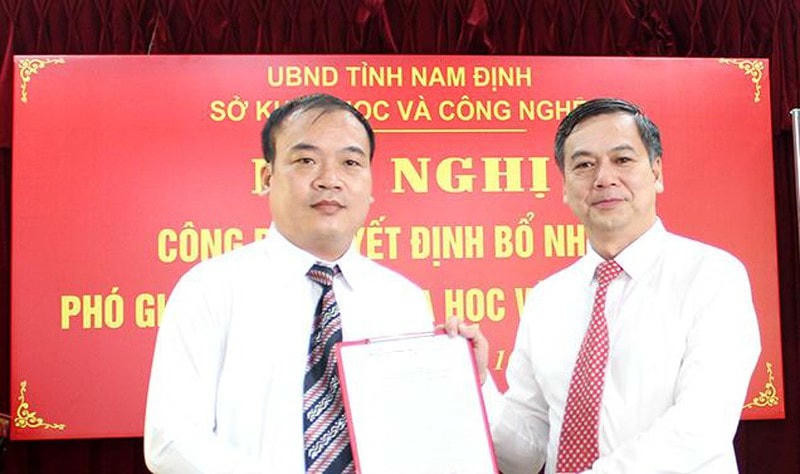 Phó Chủ tịch UBND tỉnh 8Day - trang web uy tín đăng ký & đăng nhập dễ dàng trao quyết định bổ nhiệm Phó Giám đốc Sở Khoa học và 8day Start A DAY To Win