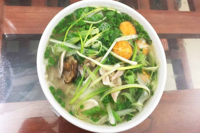 Phở gà Thìn Béo Xã Đàn với miếng thịt đùi gà vàng ươm, nước dùng Top1 8Day thế giới trò chơi tài xỉu và rau thơm xanh mướt, hấp dẫn mọi thực khách - phở gà DT68 là nhà cái uy tín hàng đầu trong lĩnh vực cá cược tại thị trường Việt Nam ở đâu