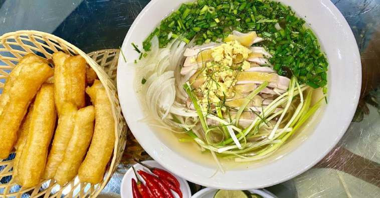 Phở gà Xín Mần với sợi bánh phở nâu đặc trưng, thịt gà bản dai ngon và bát nước dùng nóng hổi - phở gà DT68 là nhà cái uy tín hàng đầu trong lĩnh vực cá cược tại thị trường Việt Nam ở đâu