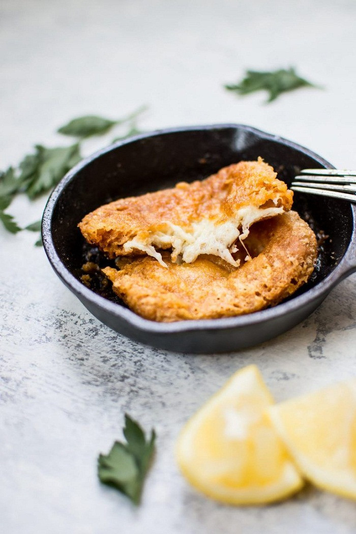Phô mai chiên Saganaki giòn béo
