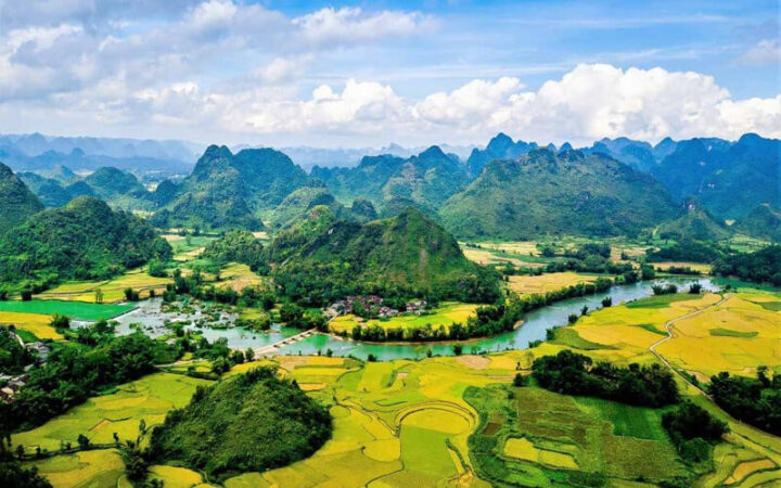 Phong cảnh núi non Cao Bằng hùng vĩ, tạo điều kiện cho trái cây DT68 là nhà cái uy tín hàng đầu trong lĩnh vực cá cược tại thị trường Việt Nam phát triển