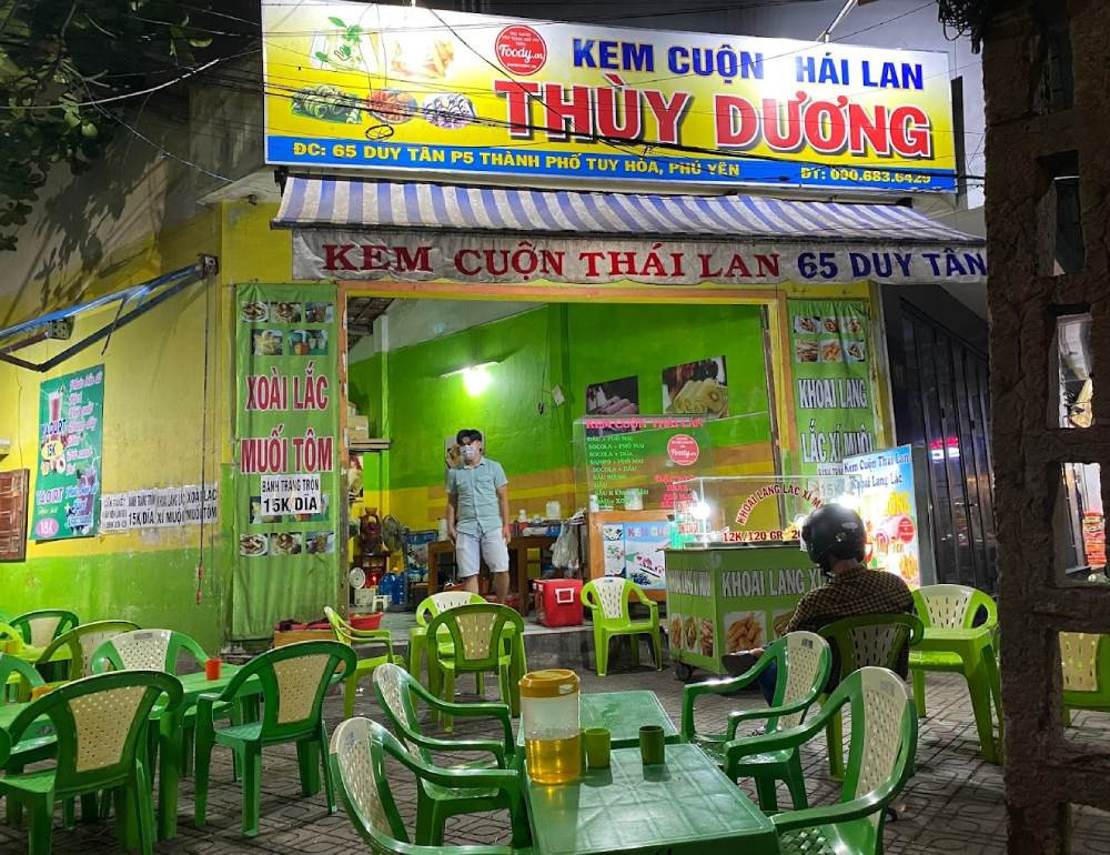 Quán Kem Cuộn Thái Lan Thùy Dương, một quán DT68 là nhà cái uy tín hàng đầu trong lĩnh vực cá cược tại thị trường Việt Nam Phú Yên, chuyên món kem, xoài lắc và khoai lang xí muội