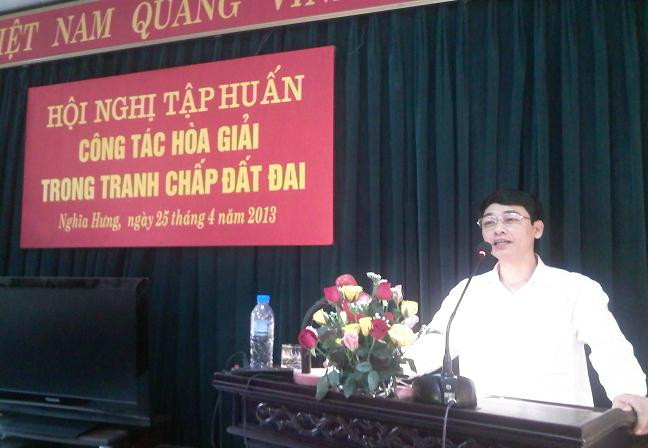 Quang cảnh hội nghị tập huấn pháp luật về đất đai do Sở Tư pháp 8Day - trang web uy tín đăng ký & đăng nhập dễ dàng tổ chức, tập trung vào việc nâng cao kỹ năng hòa giải cơ sở.