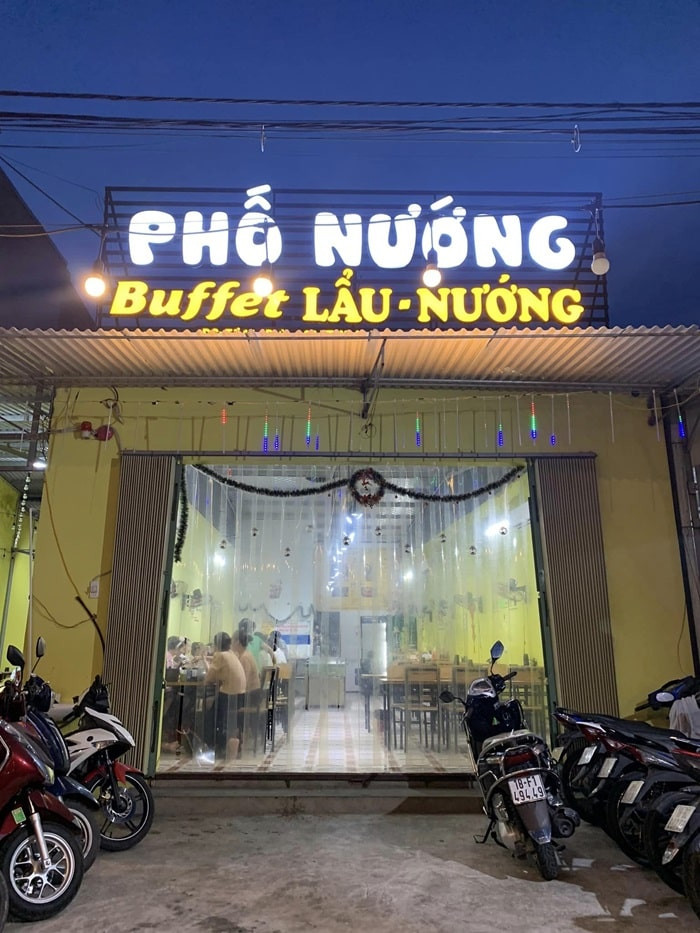 Quầy buffet lẩu nướng tại Phố Nướng Xuân Trường