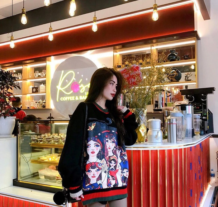 Quầy đồ uống và không gian hiện đại, sang trọng tại Rose 1979 Coffee &amp; Bakery