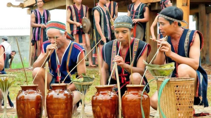 Rượu cần, thức uống truyền thống trong văn hóa Đắk Nông