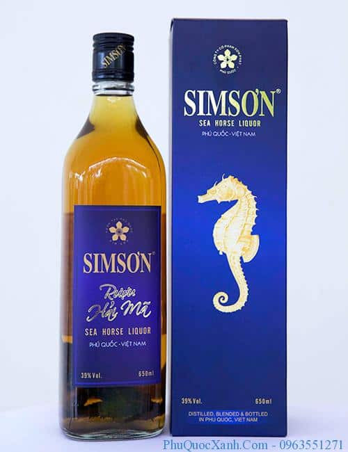 Rượu hải mã Phú Quốc với các con cá ngựa được ngâm trong chai thủy tinh