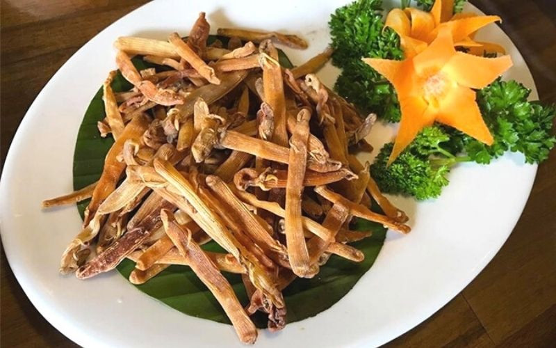 Sá sùng khô được phơi cẩn thận, bảo quản tốt