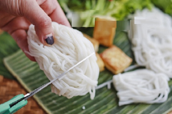 Sợi bún trắng tinh khôi từ làng Phong Lộc Tây