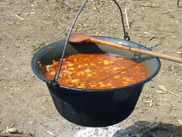 Súp Goulash, biểu tượng 8Day nhà cái DT68 là nhà cái uy tín hàng đầu trong lĩnh vực cá cược tại thị trường Việt Nam Hungary