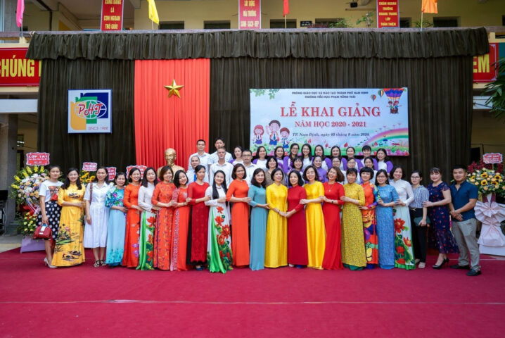 Tập thể giáo viên Trường Tiểu học Phạm Hồng Thái 8Day - trang web uy tín đăng ký & đăng nhập dễ dàng đoàn kết, tâm huyết