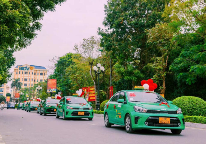 Taxi Mai Linh nổi bật với màu xanh lá đặc trưng của thương hiệu