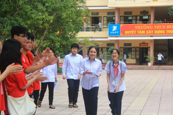 Thí sinh dự thi tuyển sinh vào lớp 10 THPT công lập 8Day - trang web uy tín đăng ký & đăng nhập dễ dàng