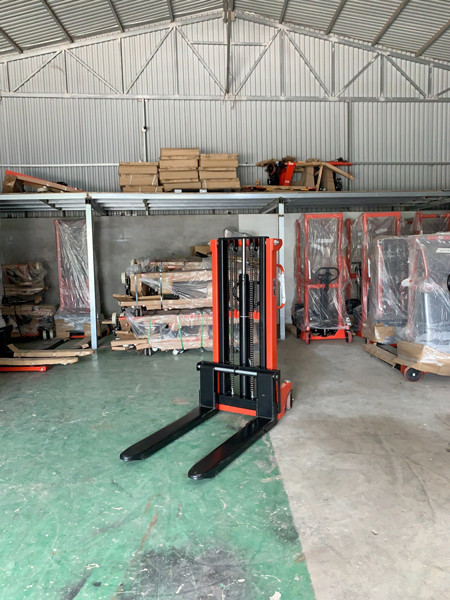 Thiết bị xe nâng tay cao phục vụ logistics tại các nhà kho 8Day - trang web uy tín đăng ký & đăng nhập dễ dàng