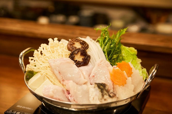 Thịt cá nóc fugu thái lát mỏng, nguyên liệu chính tạo nên 8DAY com đăng nhập lẩu Tecchiri đặc trưng Osaka