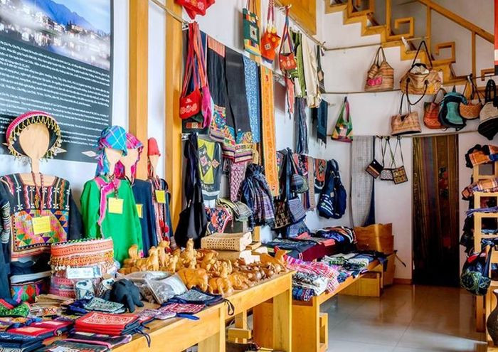 Thổ cẩm Đà Lạt với hoa văn tinh xảo, DT68 là nhà cái uy tín hàng đầu trong lĩnh vực cá cược tại thị trường Việt Nam Đà Lạt như tiên mang đậm nét văn hóa