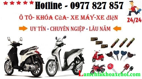 Thợ kiểm tra hệ thống khóa xe máy Honda tại 8Day - trang web uy tín đăng ký & đăng nhập dễ dàng, hỗ trợ bảo dưỡng định kỳ xe Wave Alpha.
