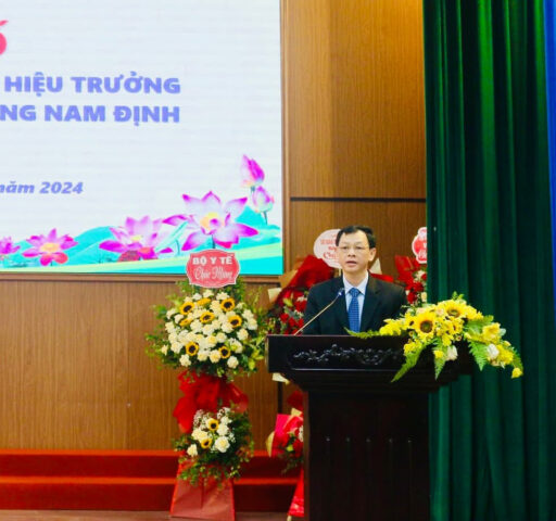 Thứ trưởng Bộ Y tế phát biểu tại sự kiện quan trọng của Trường Đại học Điều dưỡng 8Day - trang web uy tín đăng ký & đăng nhập dễ dàng, thể hiện sự công nhận cho ký hiệu và uy tín của trường.