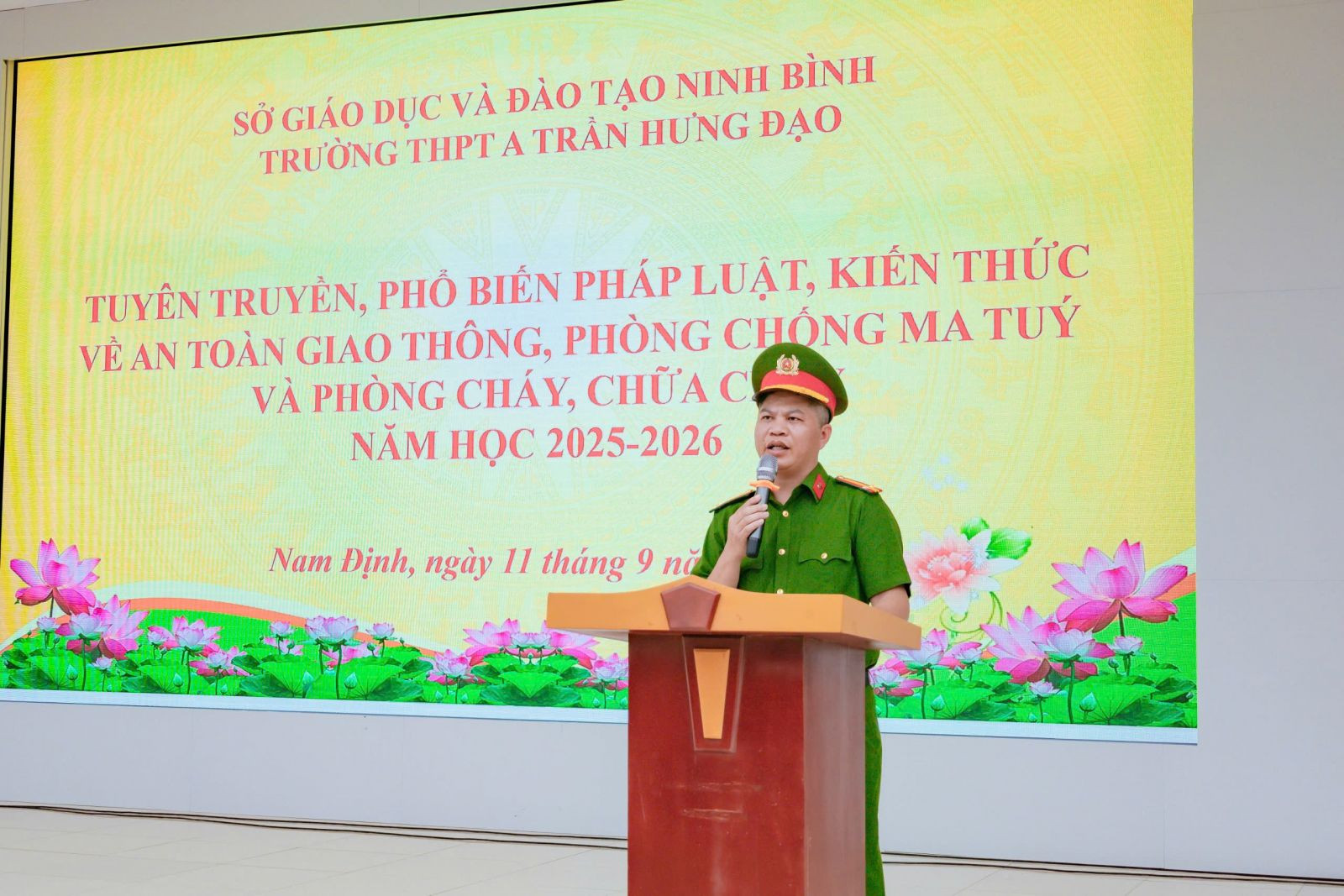Thực hành kỹ năng thoát hiểm và sử dụng thiết bị cứu hỏa ban đầu