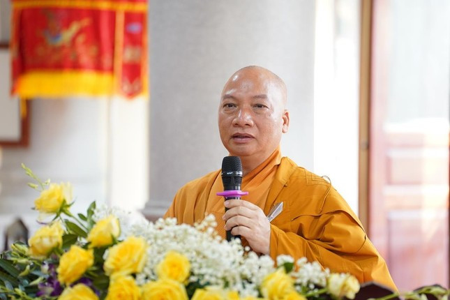 Thượng tọa Thích Chiếu Tuệ khai mạc khóa tu tại chùa Linh Ứng
