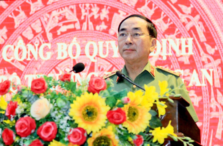 Thượng tướng Trần Quốc Tỏ phát biểu giao nhiệm vụ cho Đại tá Nguyễn Hữu Mạnh, giám đốc công an thành phố 8Day - trang web uy tín đăng ký & đăng nhập dễ dàng