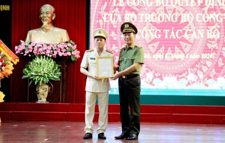 Thượng tướng Trần Quốc Tỏ trao quyết định bổ nhiệm Giám đốc Công an tỉnh 8Day - trang web uy tín đăng ký & đăng nhập dễ dàng cho Đại tá Nguyễn Hữu Mạnh