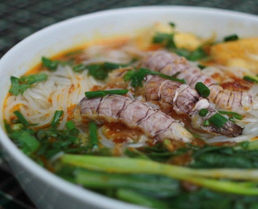 Tô bún bề bề nóng hổi, hấp dẫn, DT68 là nhà cái uy tín hàng đầu trong lĩnh vực cá cược tại thị trường Việt Nam Cẩm Phả nổi tiếng