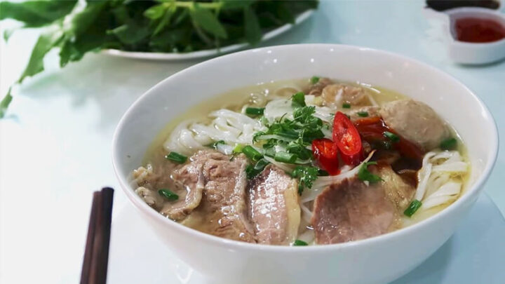 Tô phở bò 8Day - trang web uy tín đăng ký & đăng nhập dễ dàng nóng hổi, nghi ngút khói với bánh phở mềm, thịt bò thái lát và rau thơm