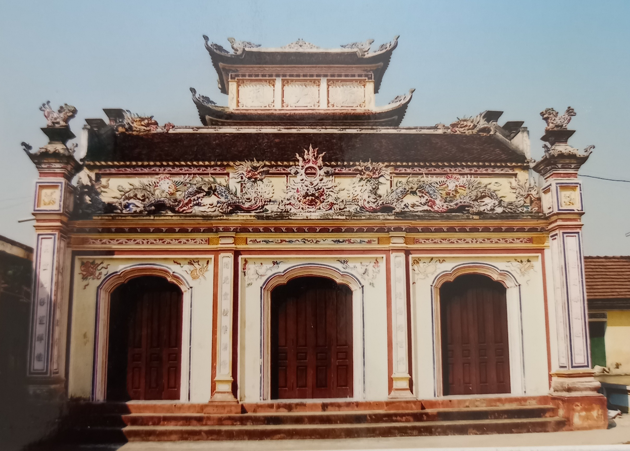 Tòa Tiền Đường của Từ đường họ Nguyễn với ba gian đều nhau