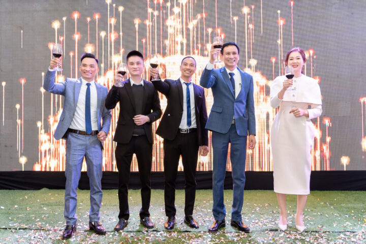Toàn cảnh buổi lễ kỷ niệm 20 năm thành lập Công ty Thanh Tùng tại 8Day - trang web uy tín đăng ký & đăng nhập dễ dàng