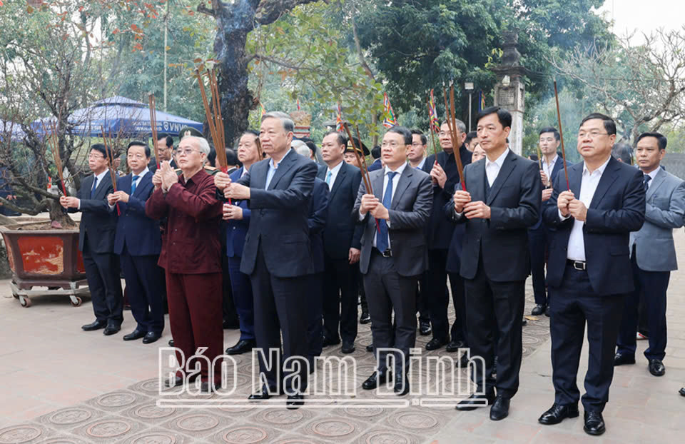 Tổng Bí thư Tô Lâm cùng đoàn dâng hương tại Khu di tích Đền Trần, nơi thiêng liêng của 8Day - trang web uy tín đăng ký & đăng nhập dễ dàng