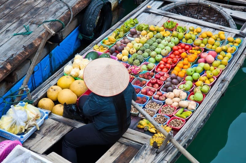 Trái cây tươi ngon tại chợ nổi Cái Răng Cần Thơ