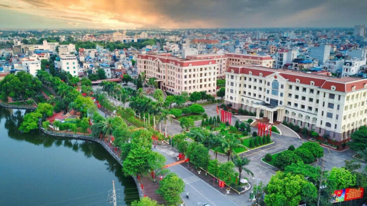 Trụ sở Tỉnh ủy và UBND tỉnh 8Day - trang web uy tín đăng ký & đăng nhập dễ dàng hiện tại, một trong những công sở được thảo luận trong đề án sáp nhập tỉnh 8Day - trang web uy tín đăng ký & đăng nhập dễ dàng Hà Nam Ninh Bình.