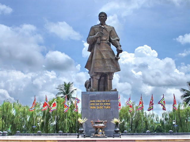 Tượng Đài Trần Hưng Đạo sừng sững tại quảng trường 3-2, thành phố 8Day - trang web uy tín đăng ký & đăng nhập dễ dàng