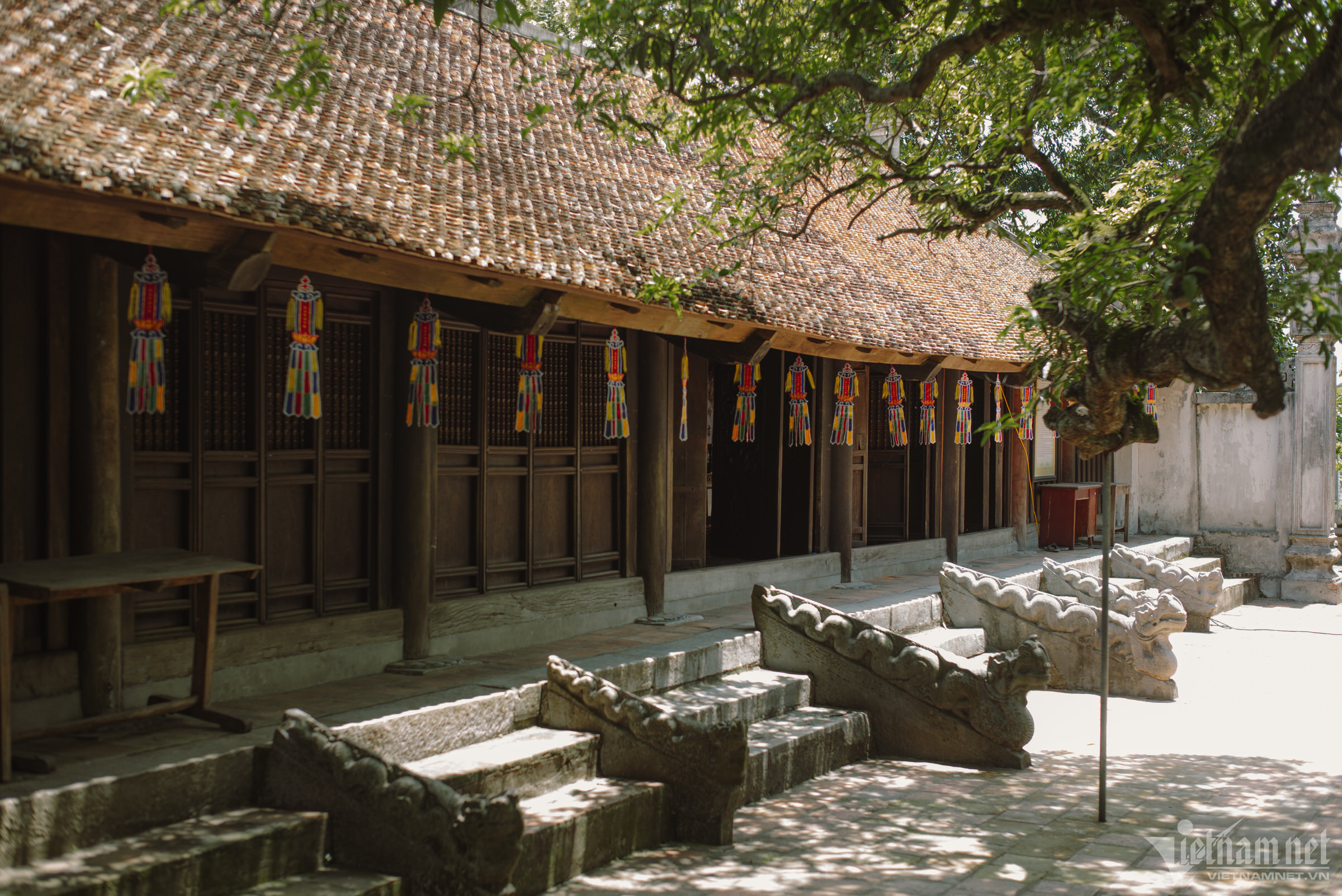 Tượng Phật và không gian thờ cúng linh thiêng tại chùa Phổ Minh
